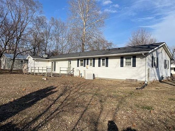 3rd image of 207 Locust St