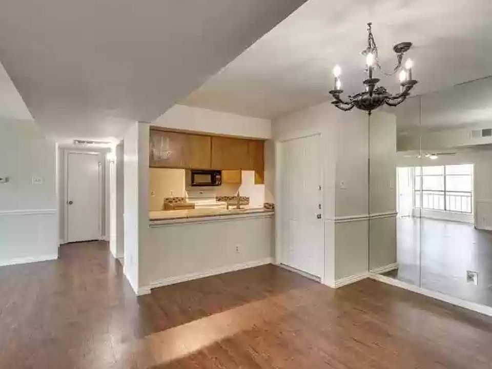 Kitchen / dining area
