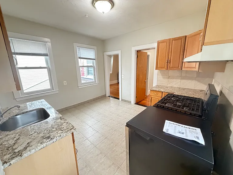 11 Pinckney St #2 — Photo 9