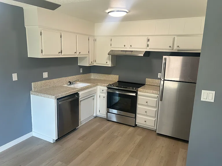 Colony House Apartments — Photo 6