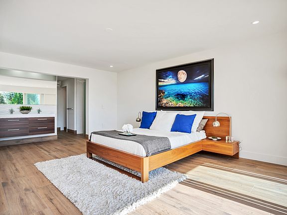 007Dunn.com master bedroom 1