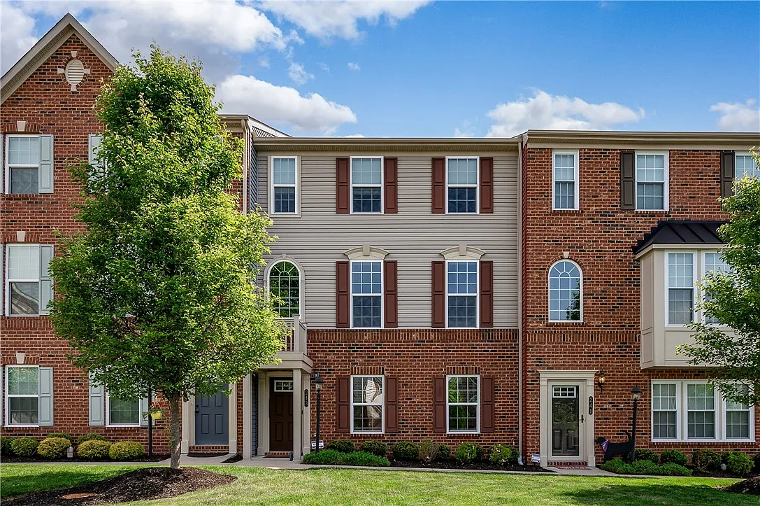 243 Thornapple Ln photo 1