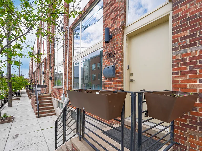 1302 S 20th St — Photo 2