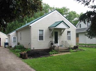 469 Maple Ln, Neenah, WI 54956