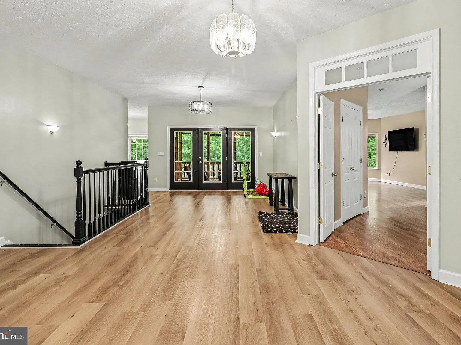 6 bed, 4.0 bath, 6038 sqft, $4,600 — Photo 3