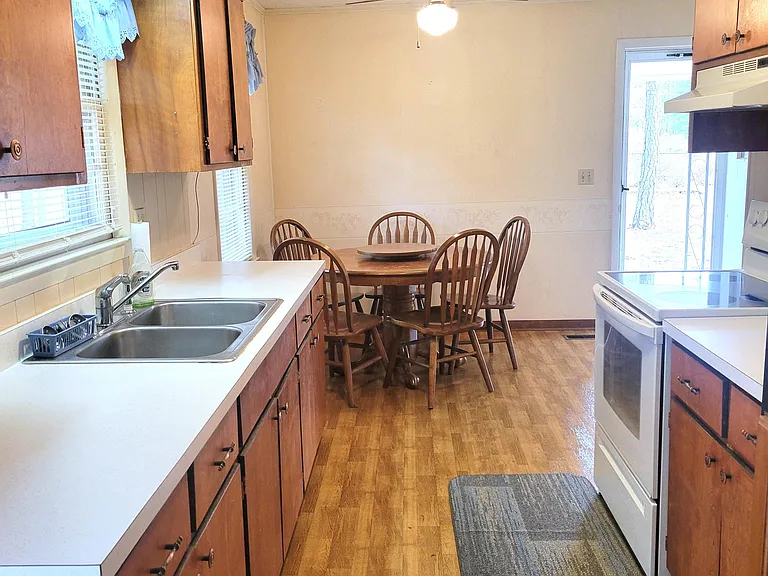 735 W Philadelphia Ave — Photo 3