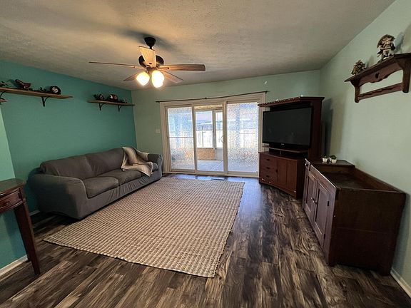 3rd image of 1290 Woodbrook Ln #252