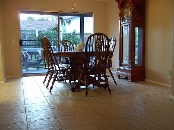 large dining room w/new tile