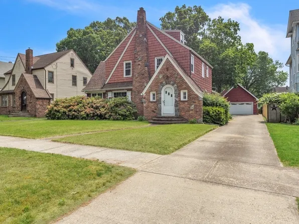 39 Olmsted Dr, Springfield, MA 01108