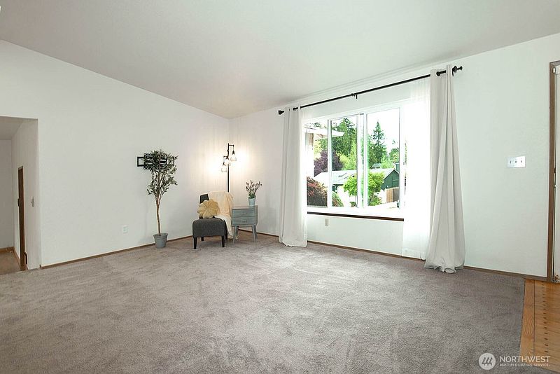 4th image of 10610 4th Drive SE