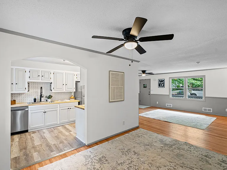 7809 Rosewood Dr — Photo 9