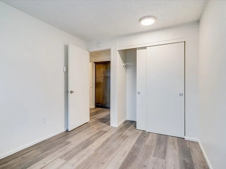 Barclay Square Where Convenience Meets Community Up to 1-Month Free! — Photo 49