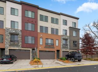 4902 Trail Vista Ln, Chantilly, VA 20151
