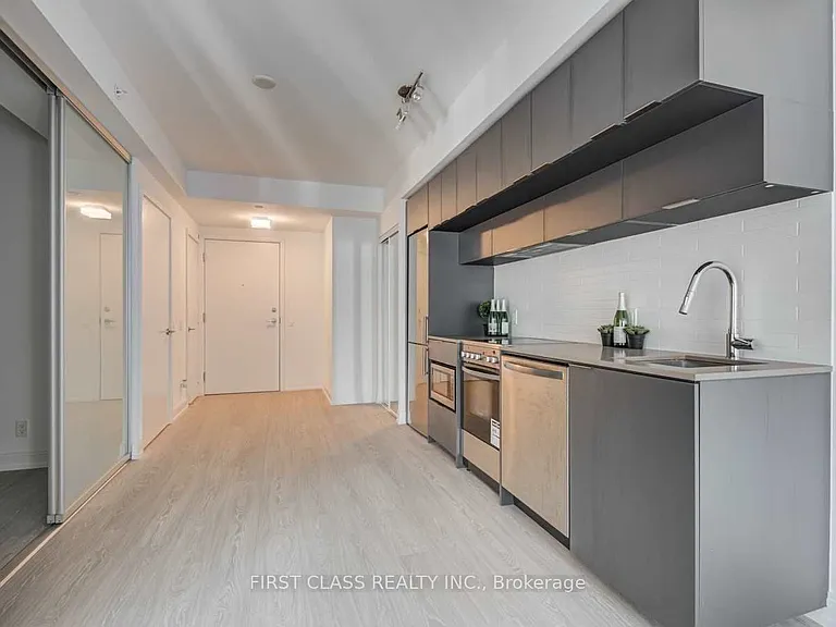 181 Dundas St E #1002 — Photo 12