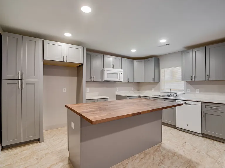 3402 Lawnview Main House Dallas Ter #MAIN HOUSE — Photo 6