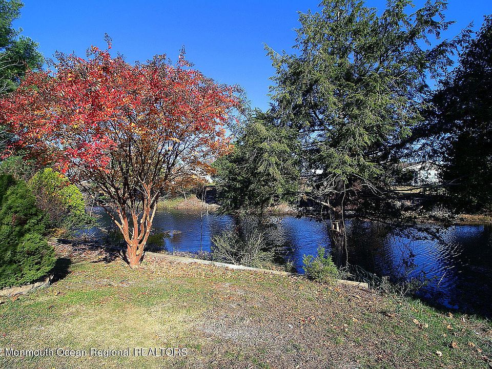 1st image of 322 Barbados Dr N