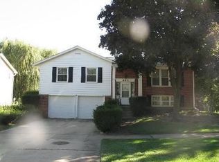 895 Freeman Rd, Hoffman Estates, IL 60192