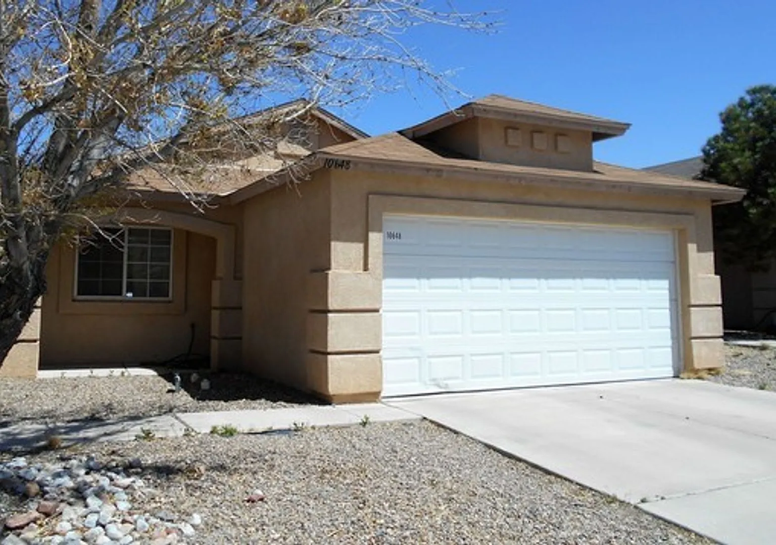 3 Bedroom Home Near Unser and McMahon NW — Photo 1