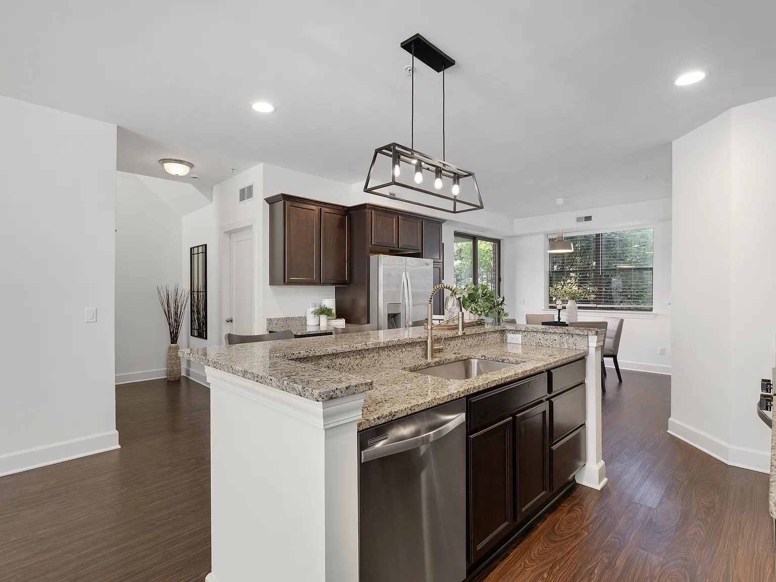 2 bed, 1450 sqft, $3,000 — Photo 4