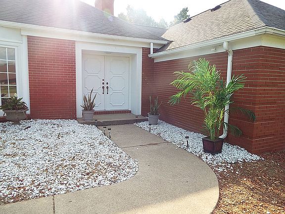 3rd image of 1404 Nagel Dr
