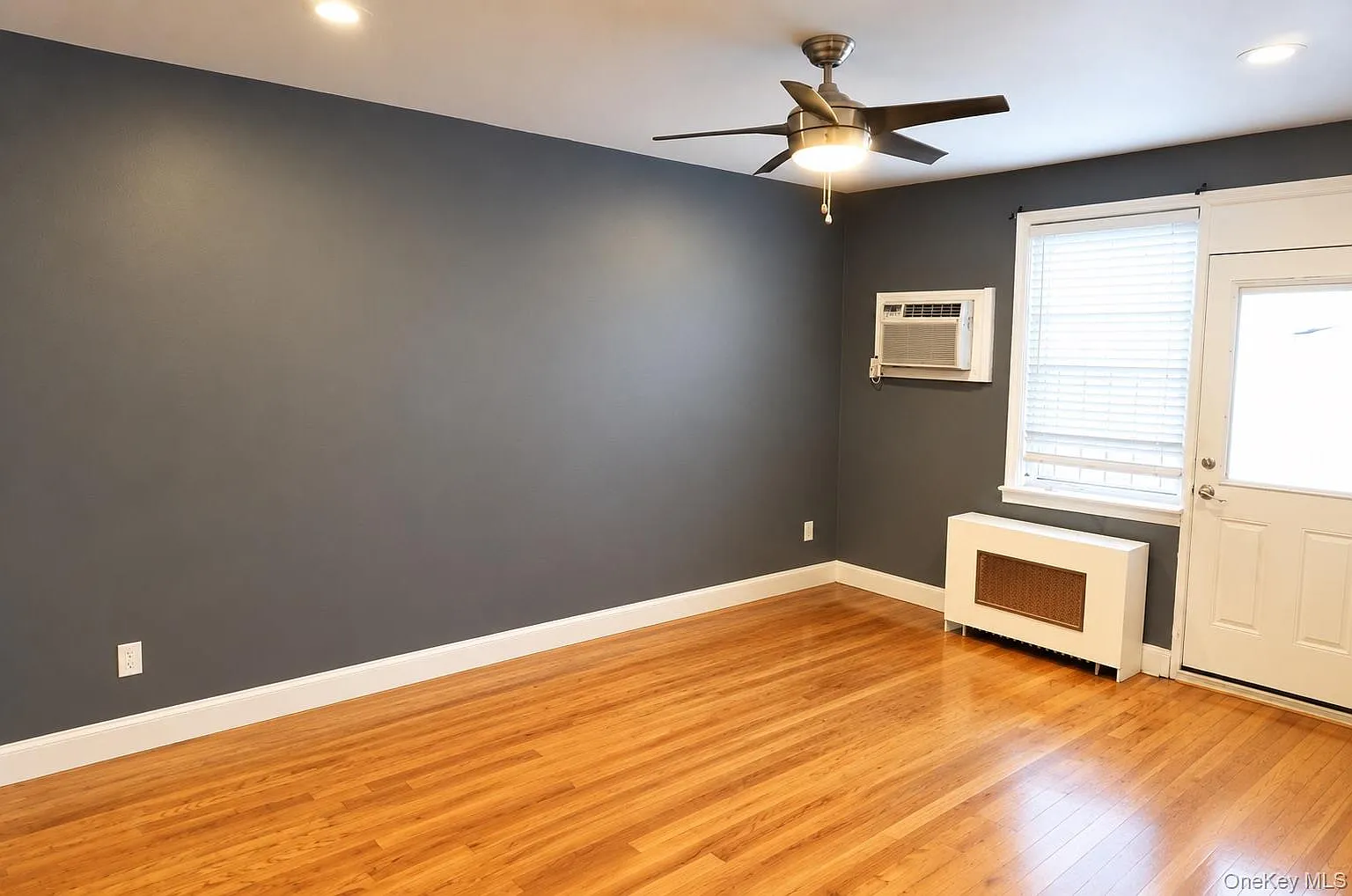 2 bed, 1.0 bath, 834 sqft, $3,015 — Photo 4