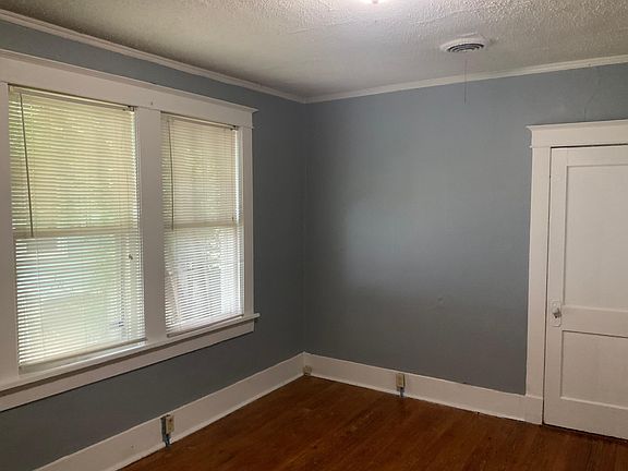 3rd image of 3598 Coleman Ave