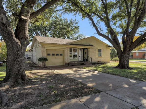 832 Lake Shore Dr, Lewisville, TX 75057