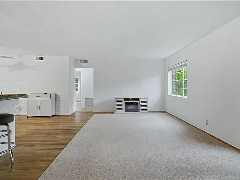 1381 Normandy Dr NE #2 — Photo 3