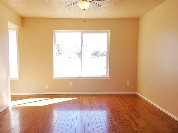 3rd image of 4865 Winthrop Dr