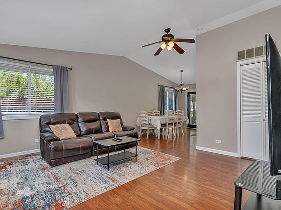 4th image of 1130 Norwood Ln
