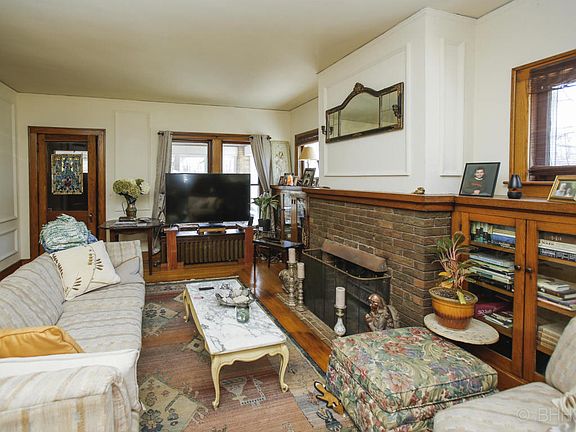 3rd image of 229 Woodward Ave