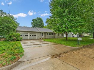 730 Midland Ave, Manhattan, KS 66502