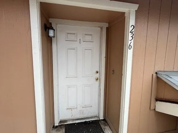 236 N Crenshaw St, Visalia, CA 93291