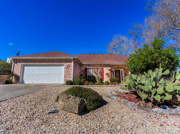 3rd image of 702 Oak Valley Dr