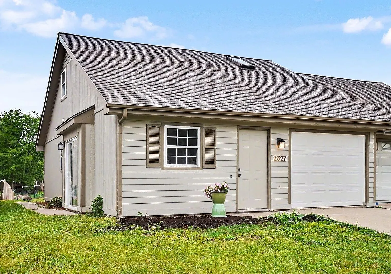 2527 Morningside Dr - 3 bedroom duplex — Photo 1