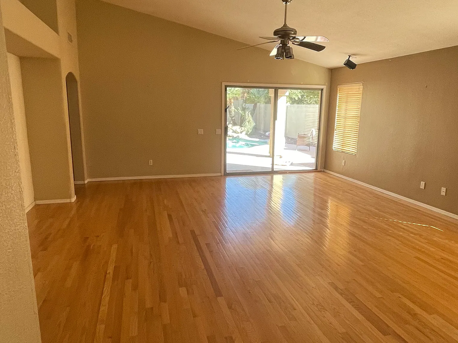 1924 W Canyon Way — Photo 3