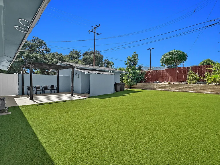 1101 E Lemon Ave — Photo 18
