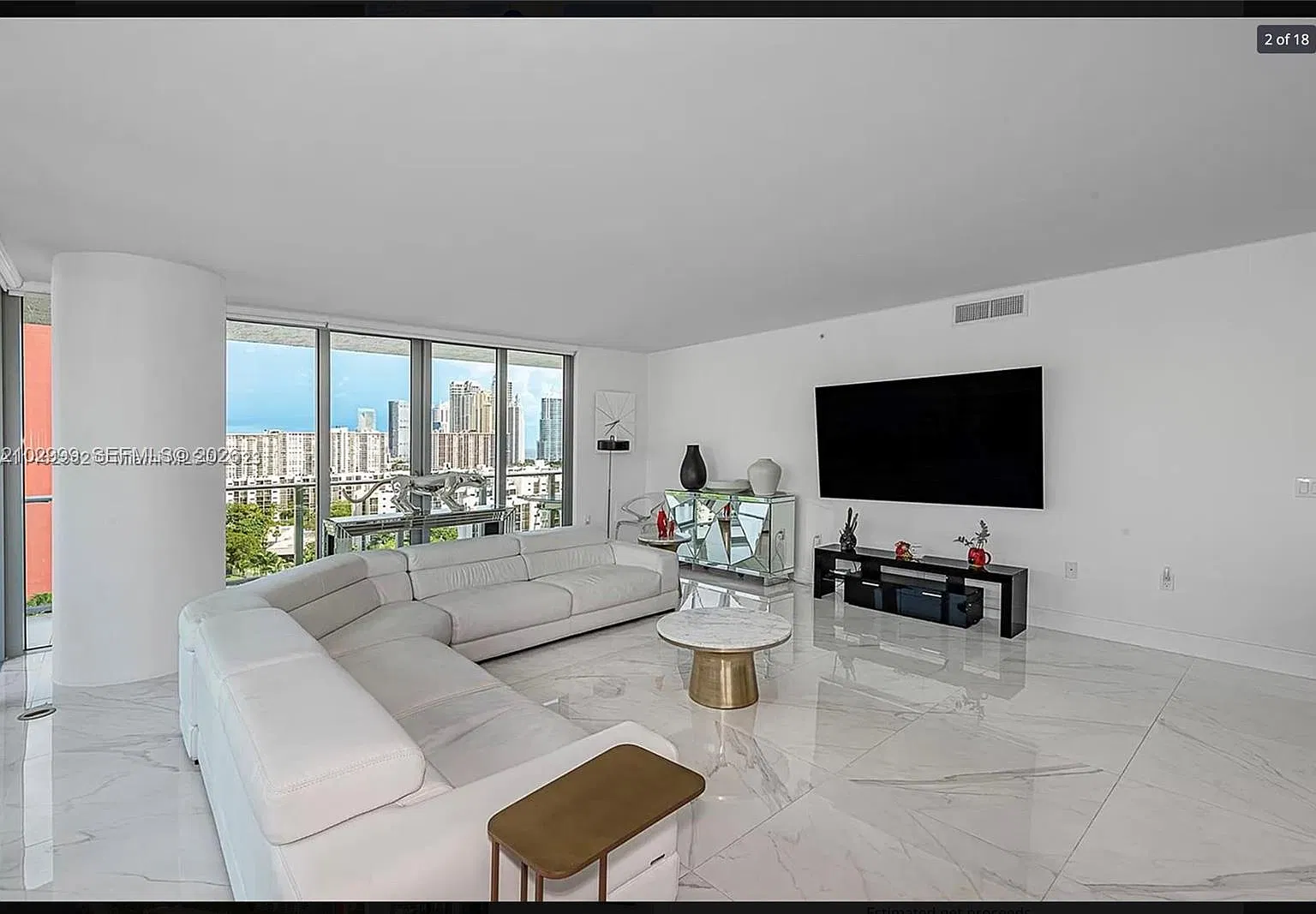 Parque Towers Condo — Photo 4