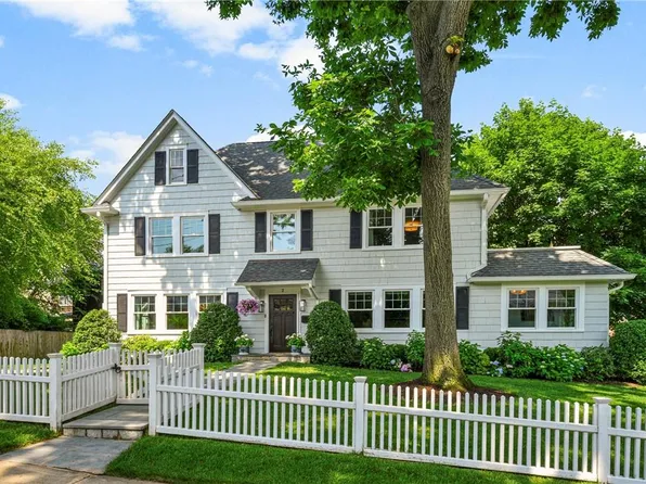 2 Vanderburgh Avenue, Larchmont, NY 10538