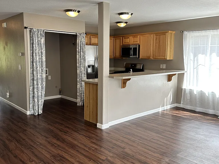 227 Pioneer Dr — Photo 9