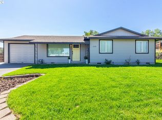 1135 Carolina Rd, Umatilla, OR 97882