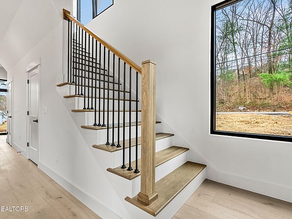 4th image of 849 Vera Valley Way