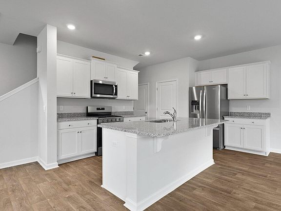 3rd image of 183 Horizon Ridge Dr
