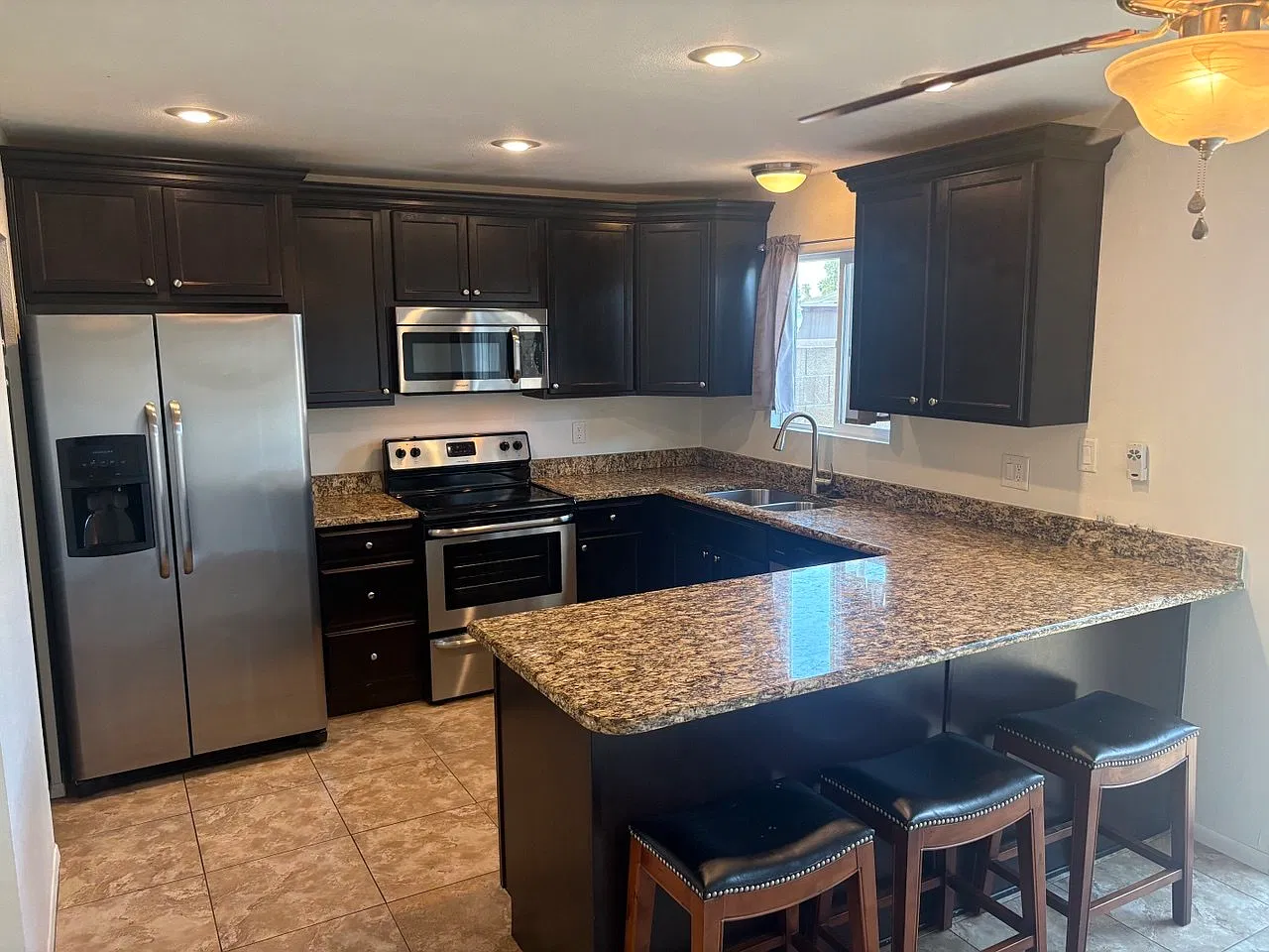 3 bed, 1144 sqft, $2,050 — Photo 1