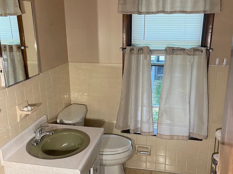 349 S Church St — Photo 11