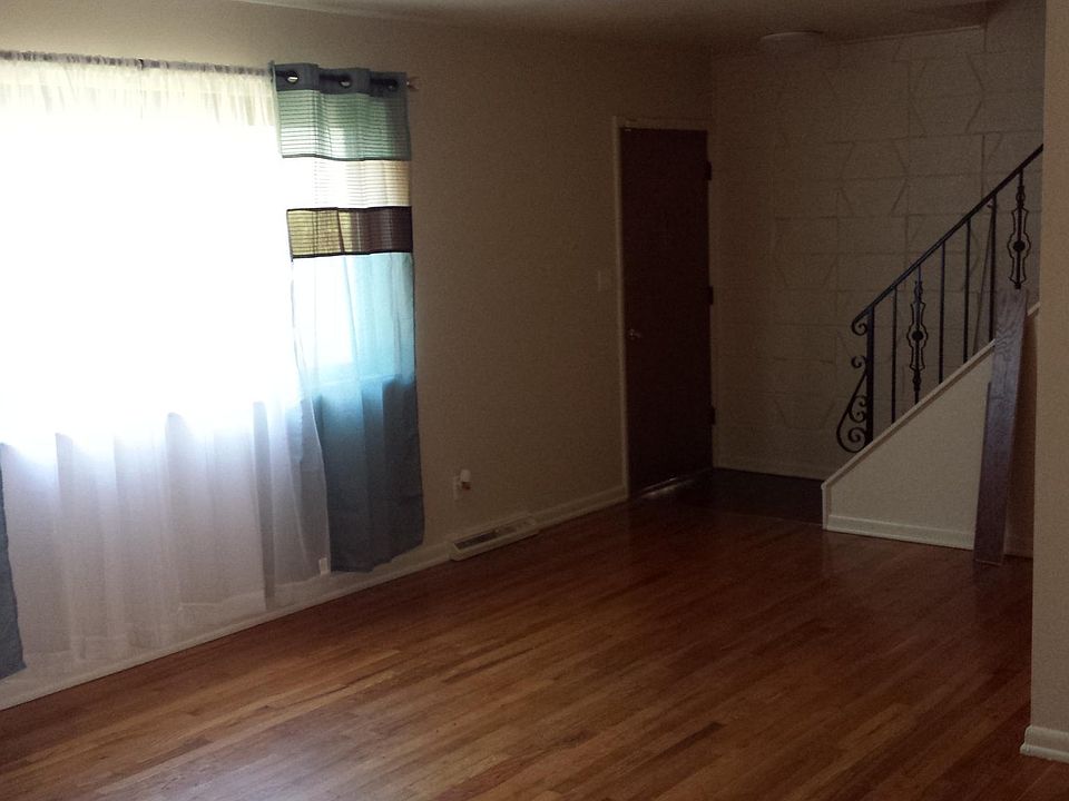 Open floor plan, newly refinished hardwood floors.
