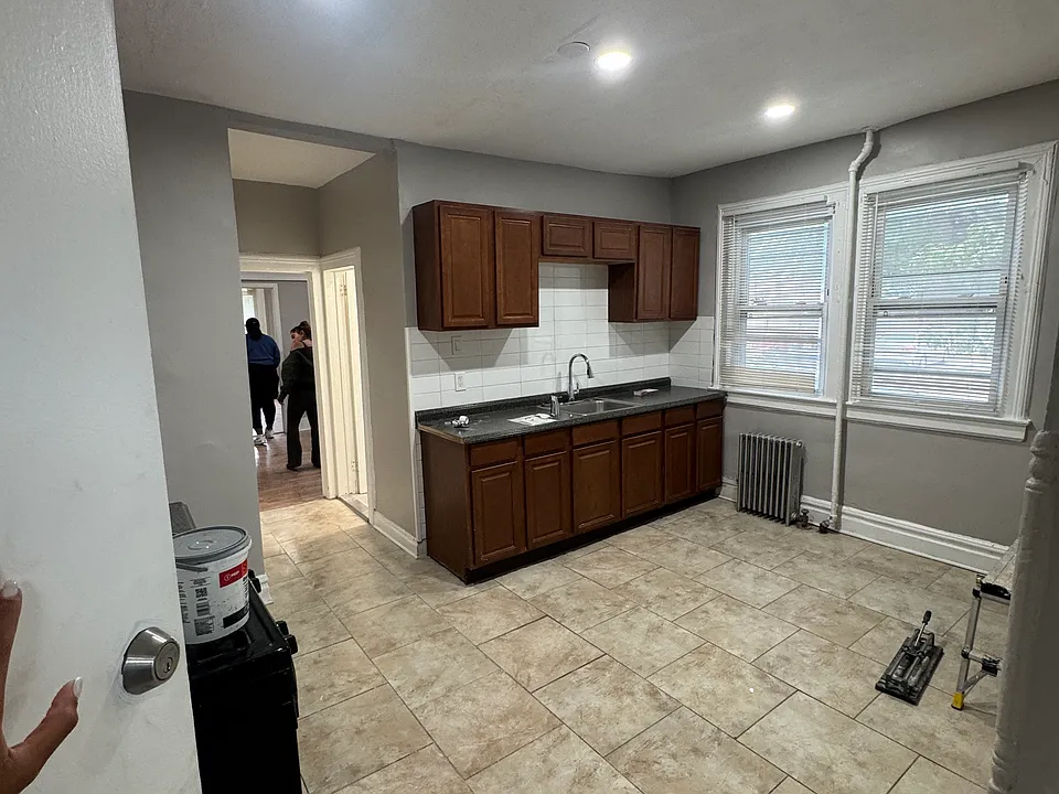 132 Hamilton St #1