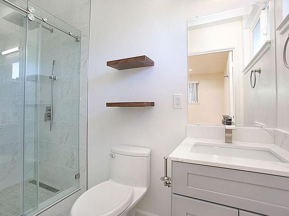 3rd image of 1074 Matadero Dr