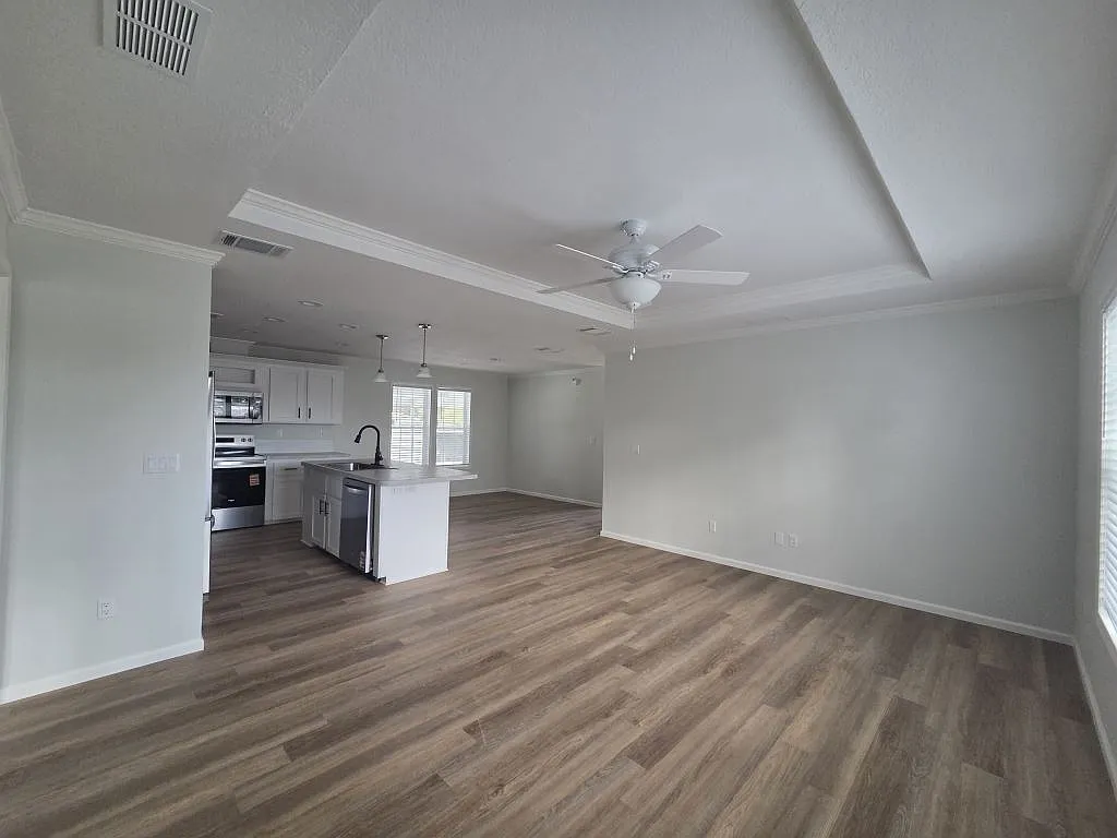 2 bed, 2.5 bath, 1352 sqft, $1,899 — Photo 3