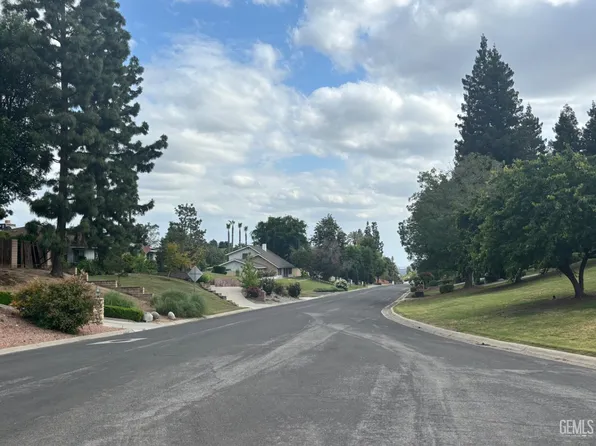 4120 Flintridge Dr, Bakersfield, CA 93306